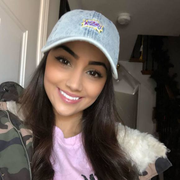 Meet your Posher, Danielle - Picture 1 of 1